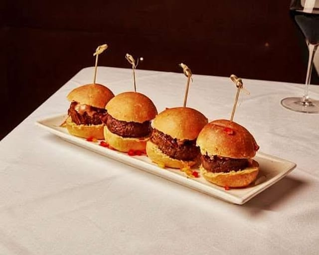 CLASSIC SLIDERS.